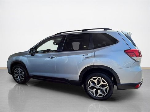 Used 2019 Subaru Forester Premium AWD/4WD image 7