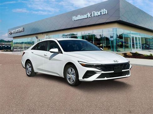 New 2025 Hyundai Elantra SE w/ Cargo Package image 11