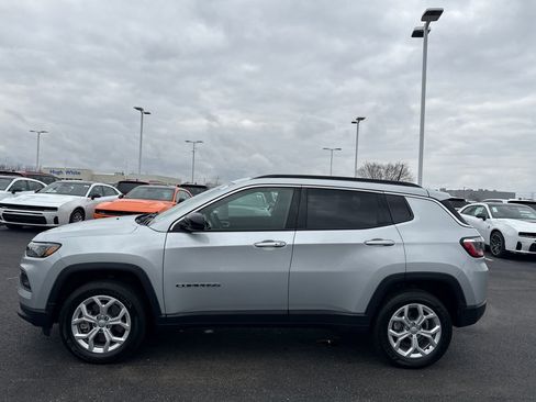 Used 2024 Jeep Compass Latitude w/ Sun and Sound Group image 6