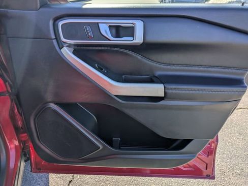 Used 2022 Ford Explorer XLT w/ Equipment Group 202A image 38