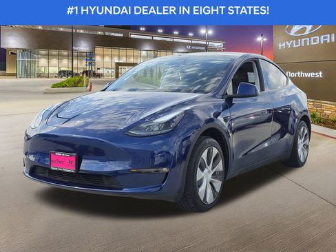 Used 2023 Tesla Model Y 2WD image 2