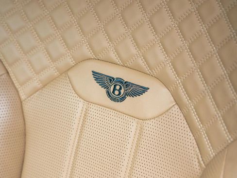 Used 2021 Bentley Bentayga AWD/4WD image 17