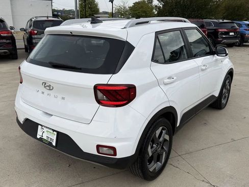 Used 2021 Hyundai Venue SEL w/ Premium Package image 7