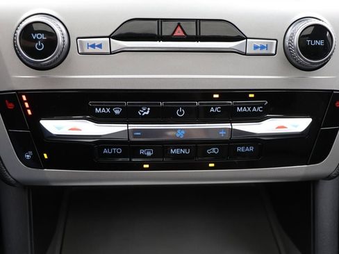 Used 2022 Ford Explorer XLT w/ Equipment Group 202A image 23