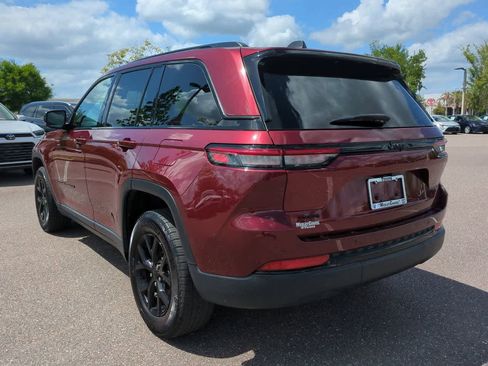 Used 2025 Jeep Grand Cherokee Altitude image 4