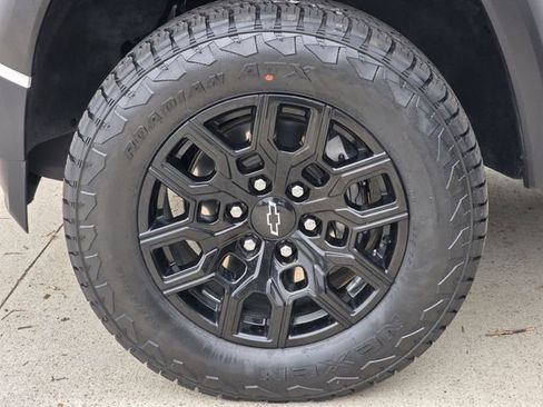 Used 2025 Chevrolet Colorado Trail Boss AWD/4WD image 9