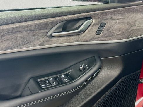 Used 2024 Jeep Grand Cherokee Limited w/ Luxury Tech Group II image 18