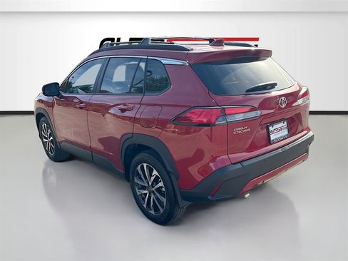 Used 2024 Toyota Corolla Cross XLE image 5