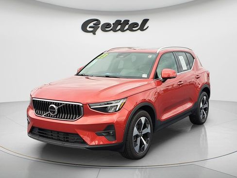 Used 2023 Volvo XC40 B5 Plus w/ Driver Assist Package AWD/4WD image 1