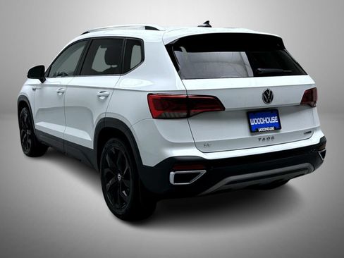 Used 2022 Volkswagen Taos SE w/ Panoramic Sunroof Package AWD/4WD image 7