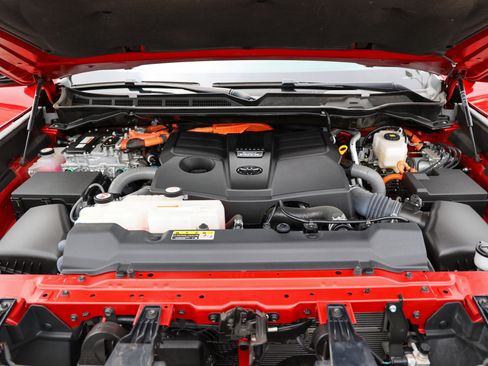 Used 2024 Toyota Tundra Limited AWD/4WD image 18