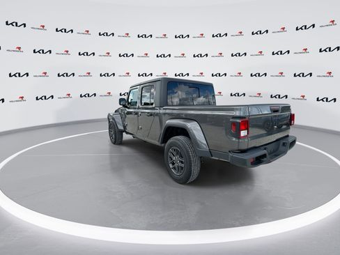 Used 2024 Jeep Gladiator Sport image 9