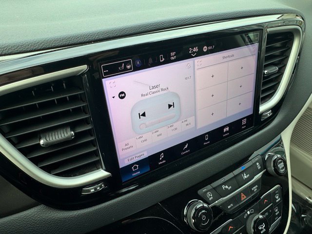 Used 2023 Chrysler Pacifica Touring-L FWD image 2