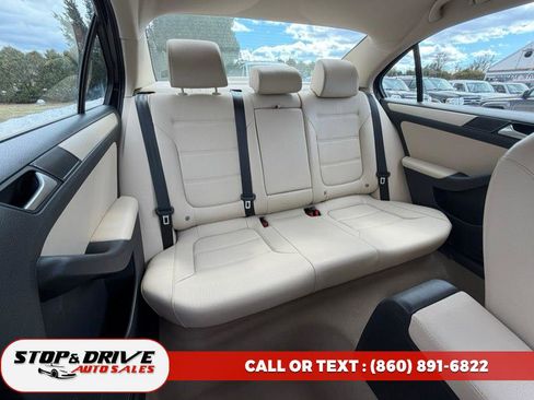 Used 2012 Volkswagen Jetta SE image 16