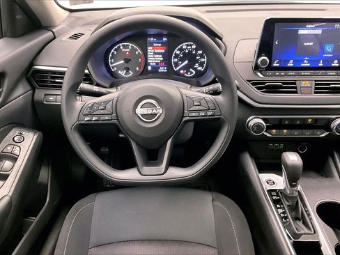 Certified 2025 Nissan Altima 2.5 S image 4