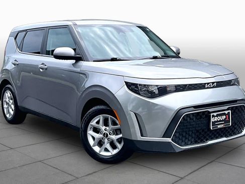 Used 2024 Kia Soul LX w/ Option Group 015 FWD image 3