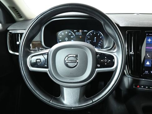 Used 2018 Volvo S90 T6 Momentum w/ Convenience Package image 17