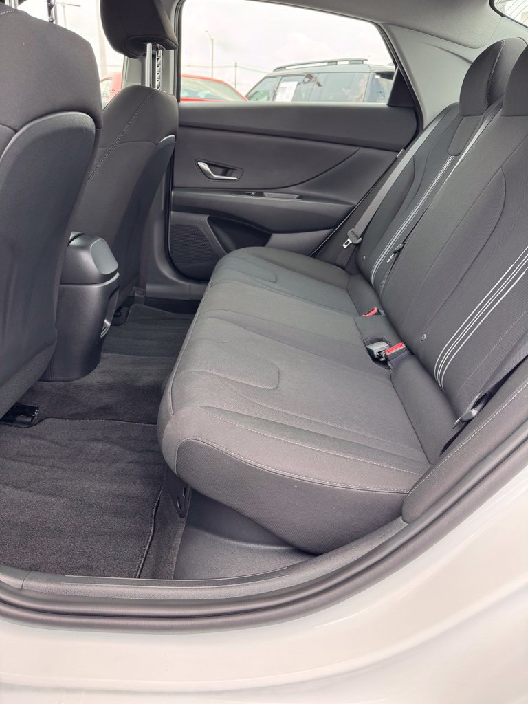 Used 2026 Hyundai Elantra Hybrid FWD image 11