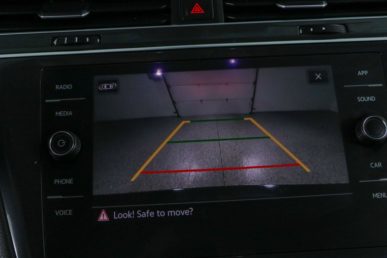Used 2022 Volkswagen Tiguan SE w/ Panoramic Sunroof Package AWD/4WD image 18