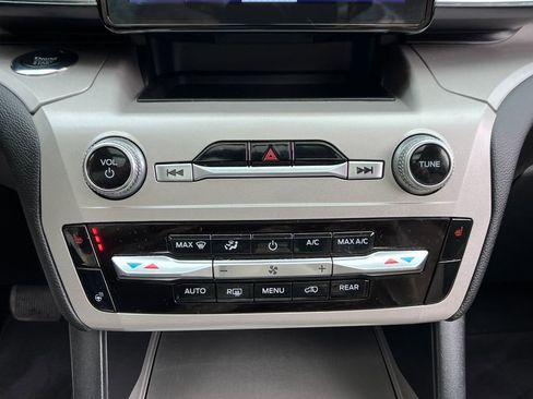 Used 2023 Ford Explorer XLT w/ Equipment Group 202A AWD/4WD image 17