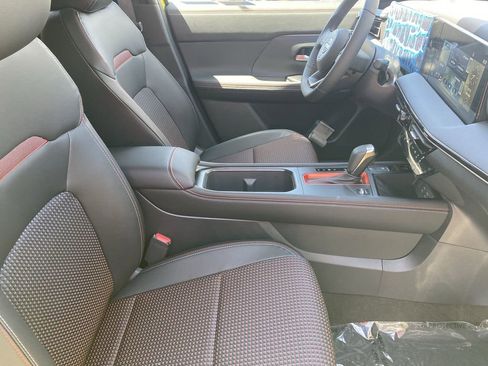 New 2025 Nissan Kicks SR image 9