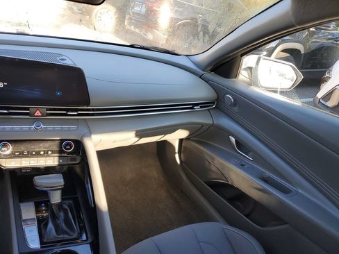 Used 2025 Hyundai Elantra SEL FWD image 14