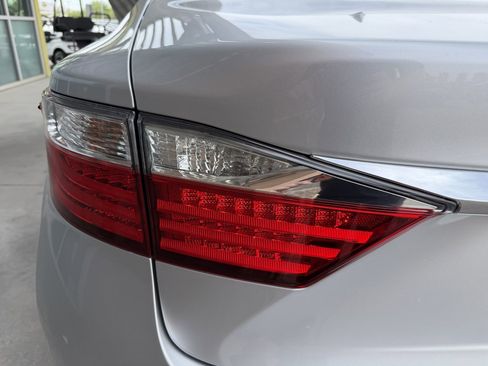 Used 2015 Lexus ES 350 w/ Premium Package FWD image 14