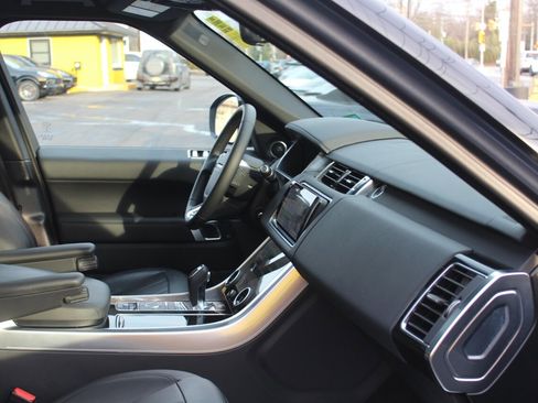 Used 2019 Land Rover Range Rover Sport HSE image 20