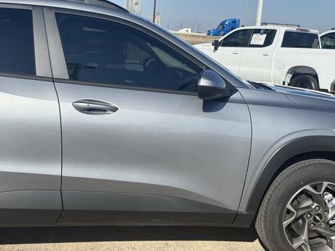 New 2026 Chevrolet Trax LT w/ Sunroof Package image 8