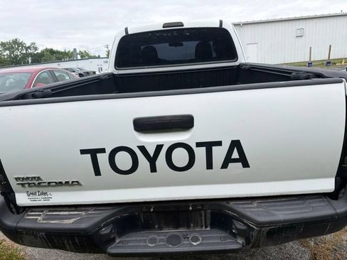 Used 2015 Toyota Tacoma 4x4 Access Cab image 8