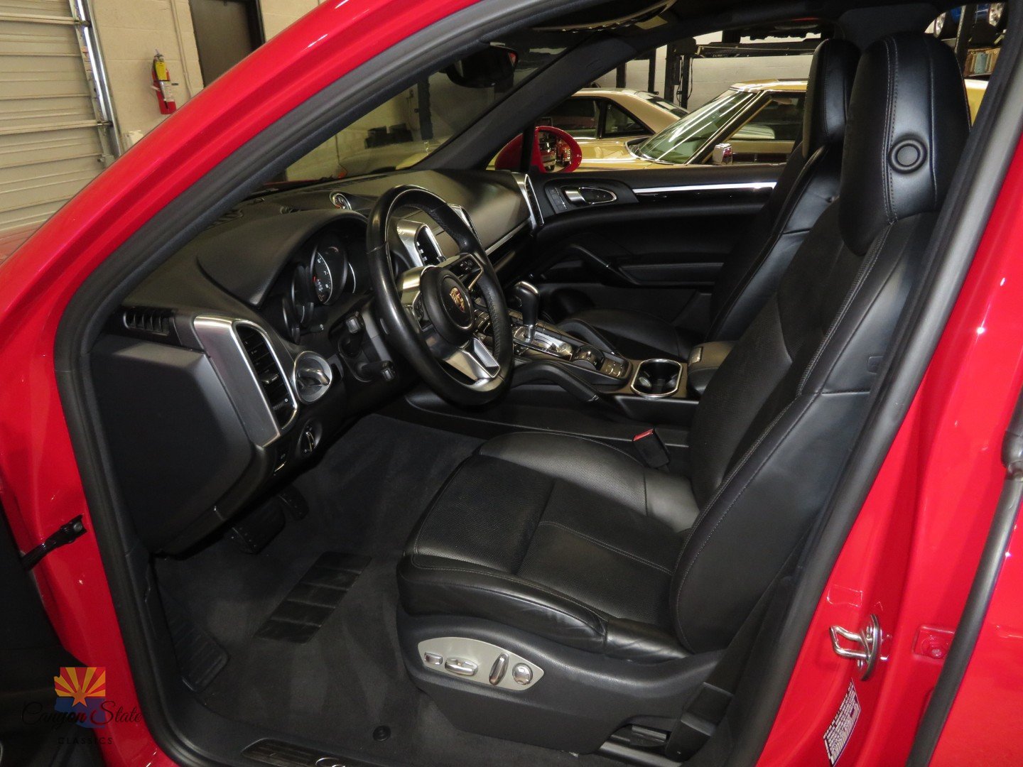 Used 2016 Porsche Cayenne w/ Premium Package AWD/4WD image 3