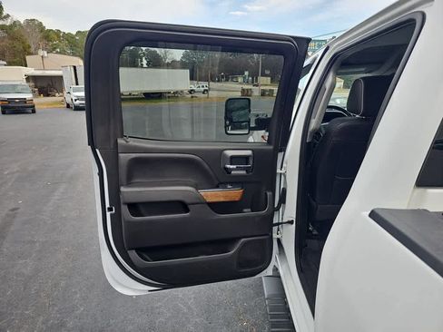 Used 2019 Chevrolet Silverado 2500 High Country w/ Duramax Plus Package image 30