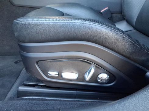 Certified 2019 Porsche Panamera image 6