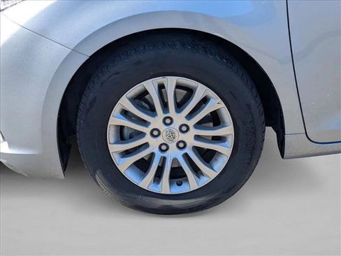 Used 2015 Toyota Sienna XLE Premium image 23