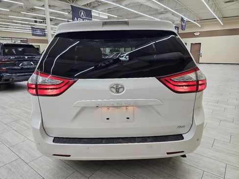 Used 2016 Toyota Sienna XLE w/ XLE Navigation Package FWD image 7