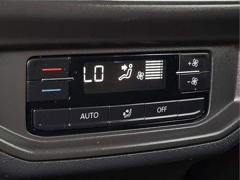 Used 2024 Volkswagen Atlas SE FWD image 12