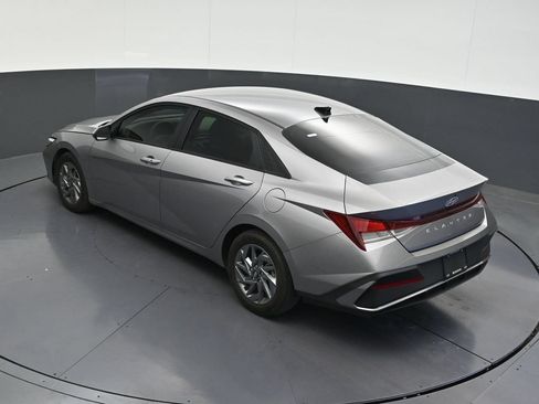 Used 2024 Hyundai Elantra SEL FWD image 17