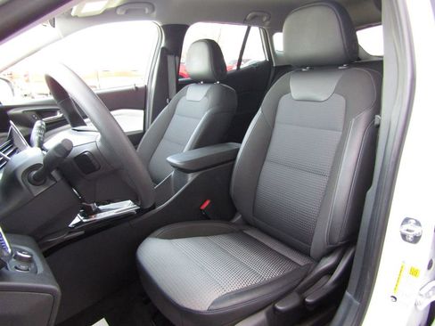 Used 2025 Chevrolet Trax LT image 15