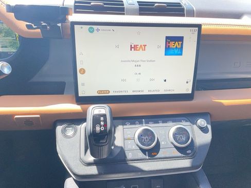 Used 2023 Land Rover Defender 130 X-Dynamic SE image 9