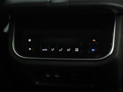 Used 2025 Nissan Armada SV AWD/4WD image 17