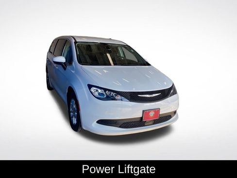 Used 2023 Chrysler Voyager LX image 15