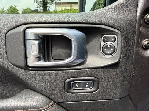 Used 2023 Jeep Gladiator Mojave w/ LED Lighting Group AWD/4WD image 16