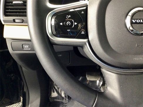 Used 2024 Volvo XC90 B6 Plus image 23
