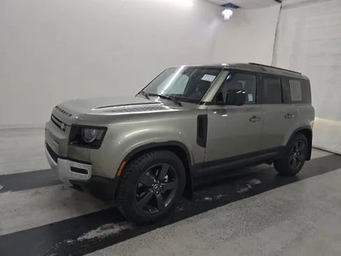 Used 2024 Land Rover Defender 110 S image 4