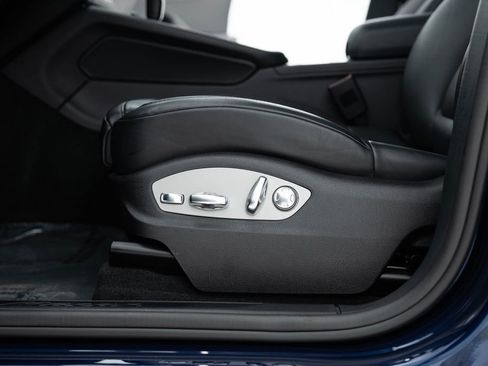 Used 2024 Porsche Macan Base w/ Premium Plus Package image 19