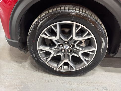 Used 2025 Ford Explorer Platinum w/ Ultimate Package image 9