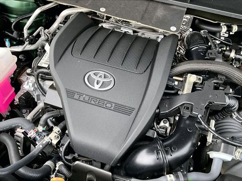 Used 2024 Toyota Highlander Limited image 32