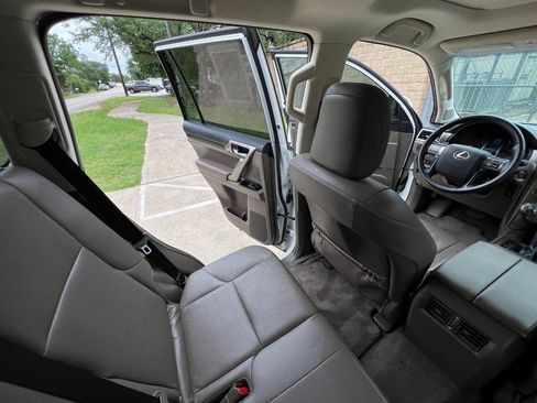 Used 2018 Lexus GX 460 w/ Navigation Package AWD/4WD image 32