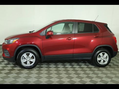 Used 2022 Chevrolet Trax LS w/ Tint and Cruise Package AWD/4WD image 14