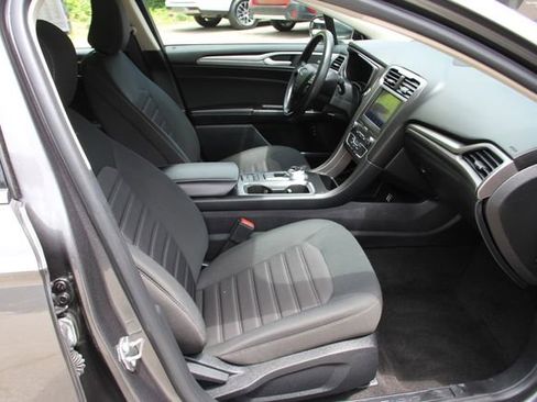 Used 2020 Ford Fusion SE FWD image 34